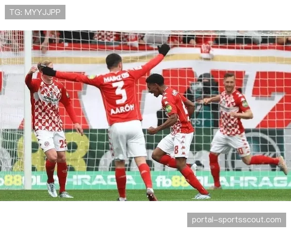 德甲上演进球大战，多特蒙德4-3险胜门兴格拉德巴赫