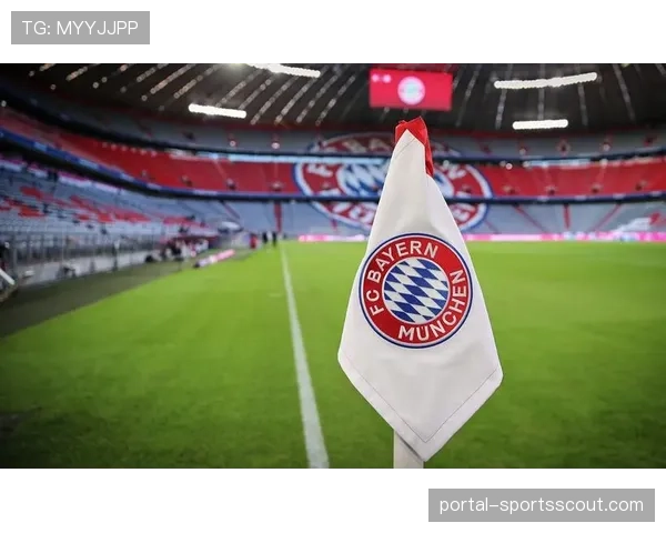 现场直击：慕尼黑安联球场南看台为即将离队的诺伊尔展示巨幅TIFO